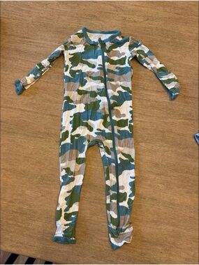 Kyte baby Camouflage One-Piece Zip Romper - Green Camo